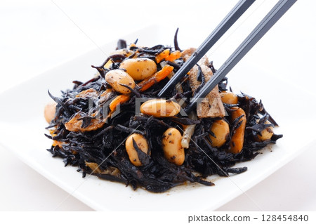 說到日本料理的標準配菜,就是燉羊栖菜 說到日本料理的標準配菜,就是燉羊栖菜 128454840