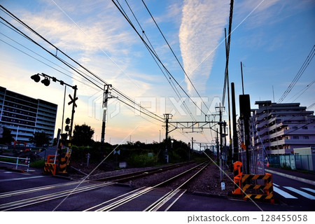Akishima City: Clear early morning air and majestic clouds 128455058