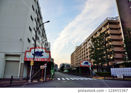 Akishima City: Clear early morning air and majestic clouds 128455367