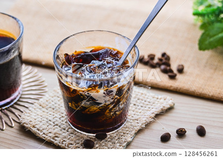 咖啡果凍加牛奶 咖啡果凍加牛奶 128456261