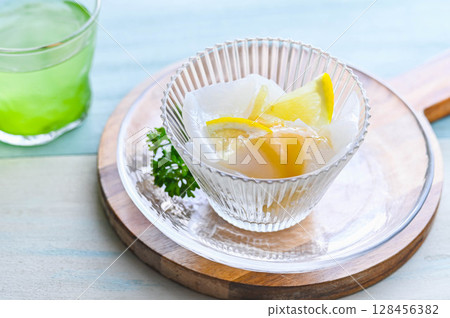Refreshing lemon flavored sashimi konjac 128456382