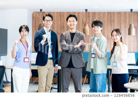 Business person working in the office Business person working in the office 128456656