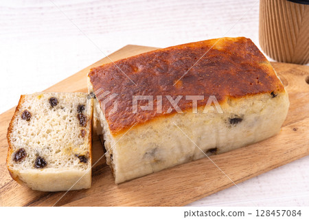 葡萄乾麵包 128457084