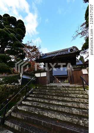 Autumn leaves of Sanpo-ji Temple Autumn leaves of Sanpo-ji Temple 128457507