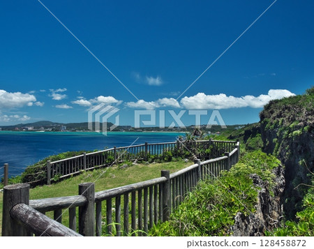 A scenic spot at Cape Maeda in Onna Village, Okinawa Prefecture 128458872