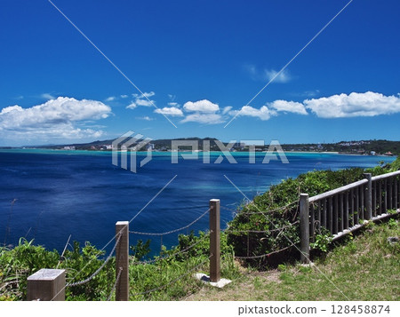 A scenic spot at Cape Maeda in Onna Village, Okinawa Prefecture 128458874