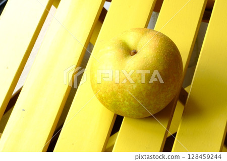 Ise Pear 128459244