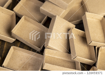 empty matchboxes scattered in a pile , several matchboxes made of paper without matches, close up 128459371