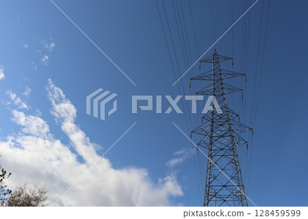 上昇在藍天的塔 128459599