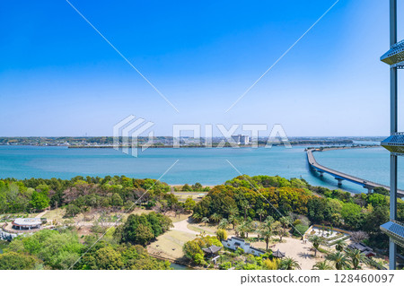 Lake Hamana Garden Park, view from the observation tower (Hamamatsu City, Shizuoka Prefecture) 128460097