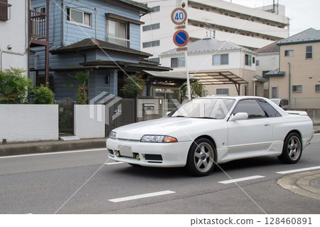 Retro sedan running through a residential area, Heisei car Retro sedan running through a residential area, Heisei car 128460891