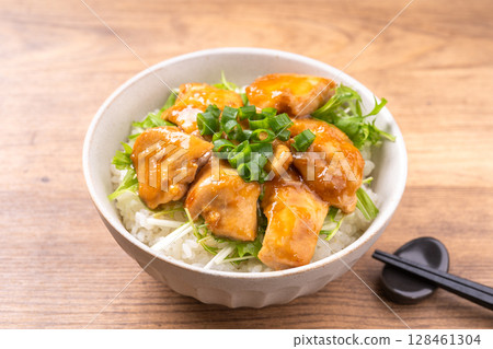 Ginger-fried chicken rice bowl 128461304