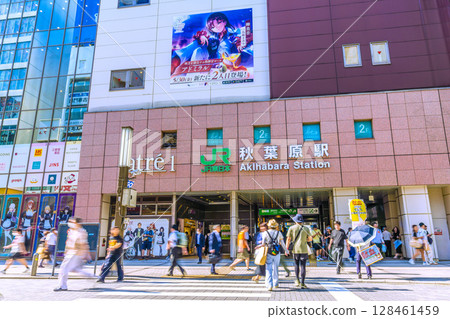 日本東京城市景觀 入境旅遊持續進行…秋葉原擠滿了外國遊客 128461459