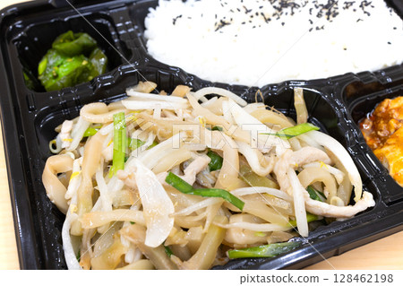 Delicious stir-fried pork and pickled mustard bento Delicious stir-fried pork and pickled mustard bento 128462198