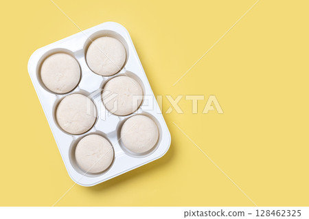 Japanese Coconut ice cream mochi 128462325