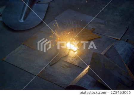 Laser cleaning of metal surfaces. Laser cleaning metal from rust. Glowing laser beam cleaning metal from rust. Laser removes removing old rust from metal. Innovation metalworking. New technologies Laser cleaning of metal surfaces. Laser cleaning metal from rust. Glowing laser beam cleaning metal from rust. Laser removes removing old rust from metal. Innovation metalworking. New technologies 128463065