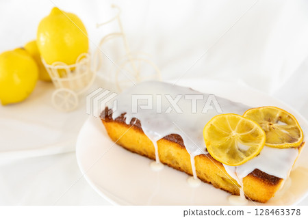 Lemon cake with icing Lemon cake with icing 128463378