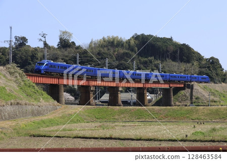 Sonic 883 series express train running in Oita 128463584