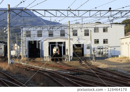 JR九州的檢查站,用於存放JNR型車輛 JR九州的檢查站,用於存放JNR型車輛 128464178