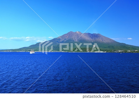 [Kagoshima Prefecture] Sakurajima in fine weather seen from the Sakurajima ferry 128464510