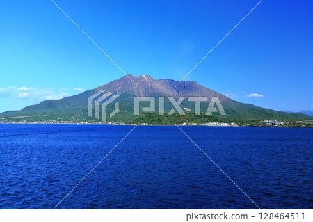 [Kagoshima Prefecture] Sakurajima in fine weather seen from the Sakurajima ferry 128464511