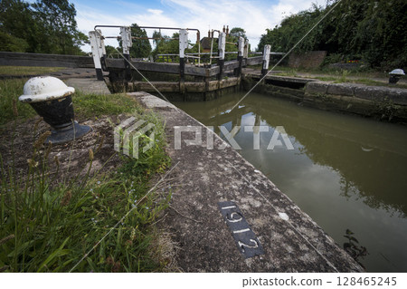 Early Twentieth Century lock on the Grand Union Canal Early Twentieth Century lock on the Grand Union Canal 128465245