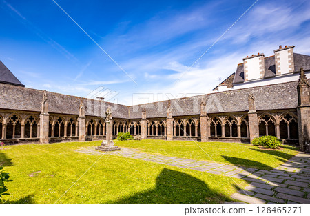 Saint Tugdual cathedral, Treguier, brittany, france, cloister 128465271