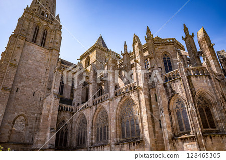 Saint Tugdual cathedral, Treguier, brittany, france 128465305