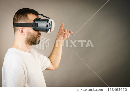 Adult man wearing vr goggles 128465650