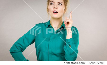 Business woman intensive thinking Business woman intensive thinking 128465786
