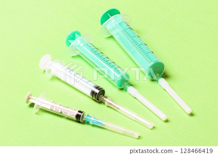 Top view of medical syringes on colorful background. Health care concept with copy space Top view of medical syringes on colorful background. Health care concept with copy space 128466419