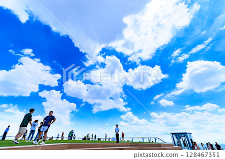 從東京澀谷區澀谷Scramble廣場的觀景台看到的夏日天空 128467351