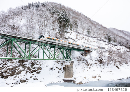 [Takayama Main Line] Limited Express Hida crossing the snowy Miyagawa River 128467826