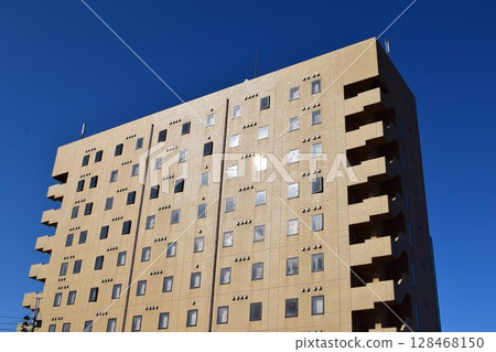 建築牆多窗 建築牆多窗 128468150