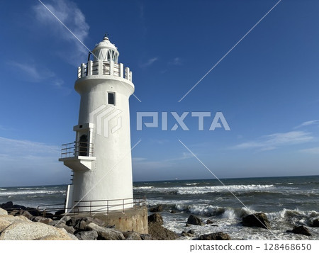 Lighthouse in the morning sun 128468650