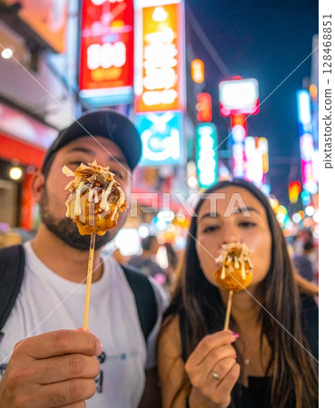 A takoyaki date in the neon-lit Dotonbori 128468851