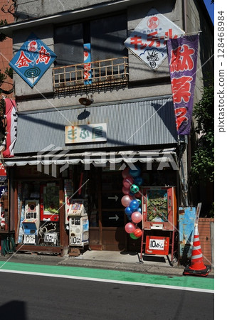 A candy store with a Showa retro atmosphere: June Nakano 23 Candy Store Gifuya 128468984