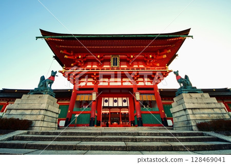 Kyoto Prefecture, Fushimi Inari Taisha Shrine Tower Gate, Fukakusa Yabunouchicho, Fushimi Ward, Kyoto City, February 2022 128469041