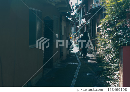 照片拍攝於滋賀縣近江八幡市,是距琵琶湖岸約 1.5 公里的衝島。 照片拍攝於滋賀縣近江八幡市,是距琵琶湖岸約 1.5 公里的衝島。 128469108