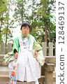 A child visiting a shrine for Shichigosan 128469137