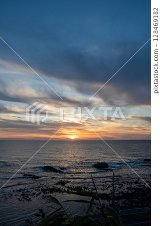 Beautiful dusk sea Beautiful dusk sea 128469182
