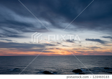 Beautiful dusk sea 128469183