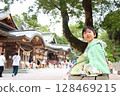 A child visiting a shrine for Shichigosan 128469215