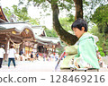 A child visiting a shrine for Shichigosan 128469216