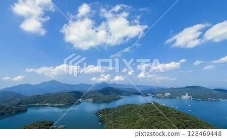 台灣日月潭——壯麗的山景 台灣日月潭——壯麗的山景 128469448