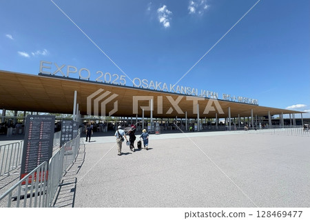 The West Gate entrance of the Osaka-Kansai Expo welcomes visitors under clear blue skies (Osaka City, Osaka Prefecture, Japan) 128469477