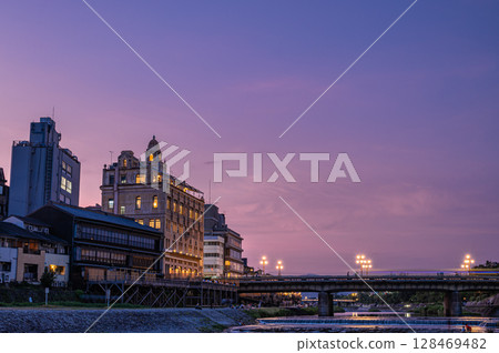Kamo River, Kyoto at dusk, downstream of Shijo Ohashi Bridge 128469482