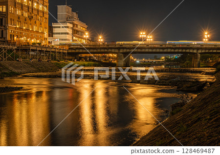 Kyoto Kamo River night view, downstream side of Shijo Ohashi Bridge Kyoto Kamo River night view, downstream side of Shijo Ohashi Bridge 128469487