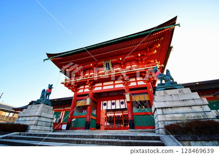 Kyoto Prefecture, Fushimi Inari Taisha Shrine Tower Gate, Fukakusa Yabunouchicho, Fushimi Ward, Kyoto City, February 2022 128469639