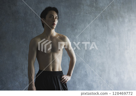 Men training 128469772